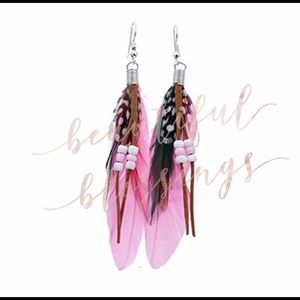 ‼️New‼️ 😍Feather Beaded Earrings